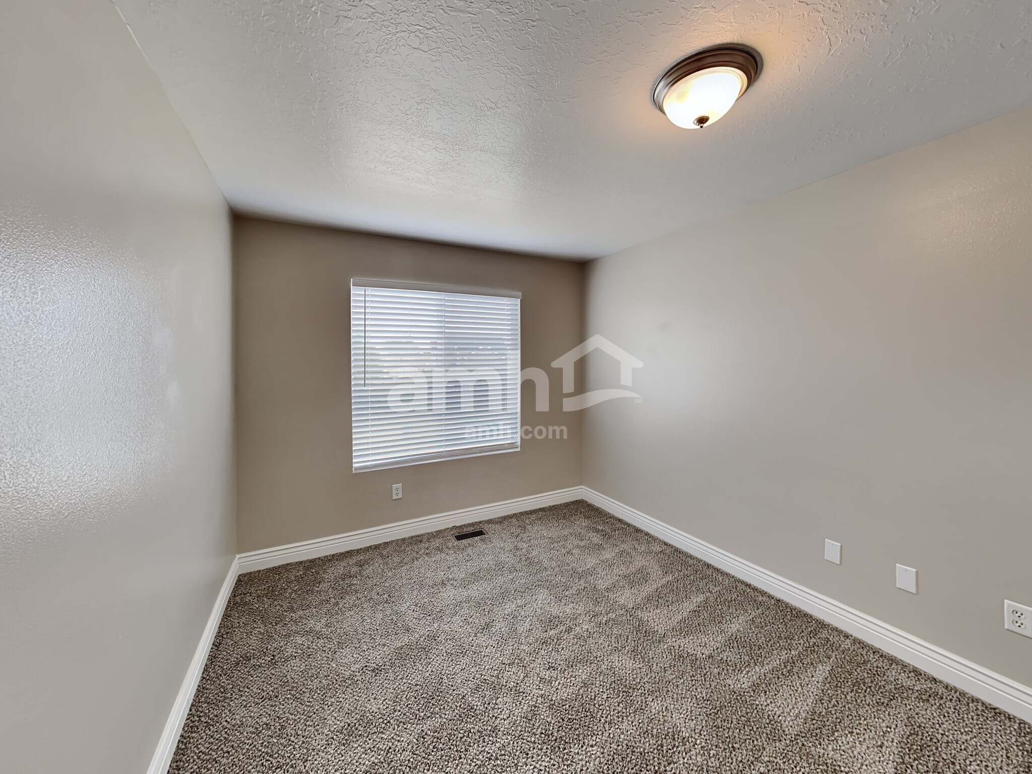 Building Photo - 1460 Heather Ln