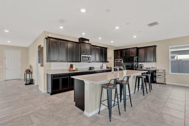 Building Photo - 4894 Knoll Ln
