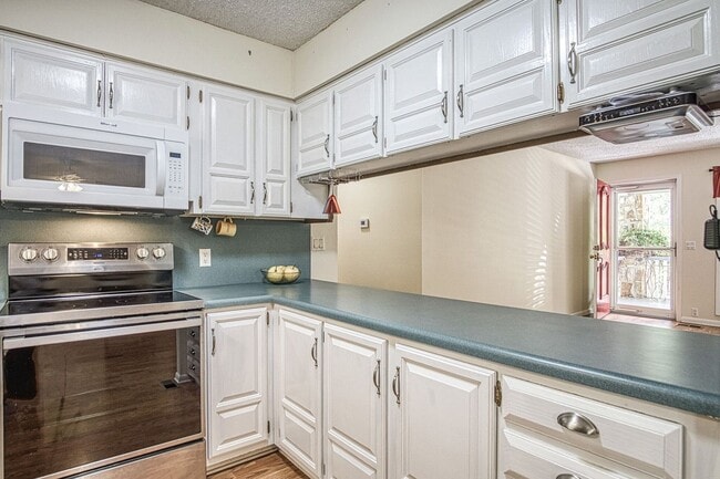Building Photo - Central Hot Springs Village/Home/Unfurnished
