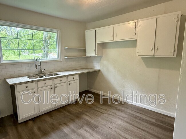 Building Photo - 7213 Naples Ave