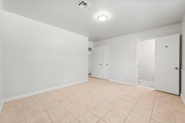 Building Photo - 21806 Falvel Rd