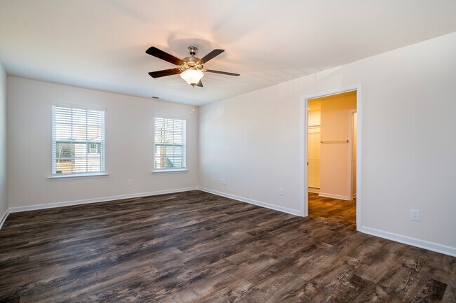 Building Photo - 7882 Shallowbrook Dr