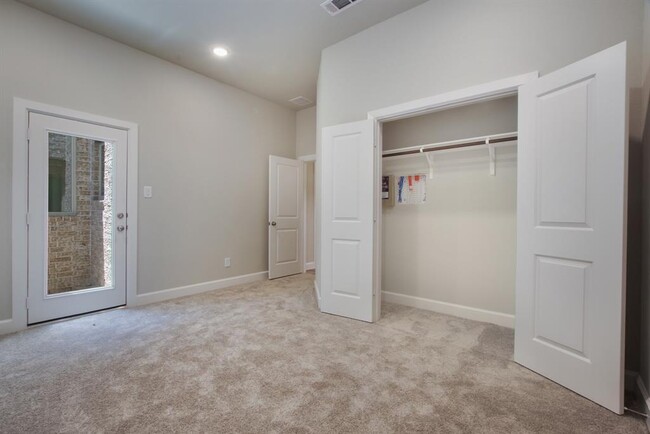Building Photo - 347 Skyline Ridge Dr