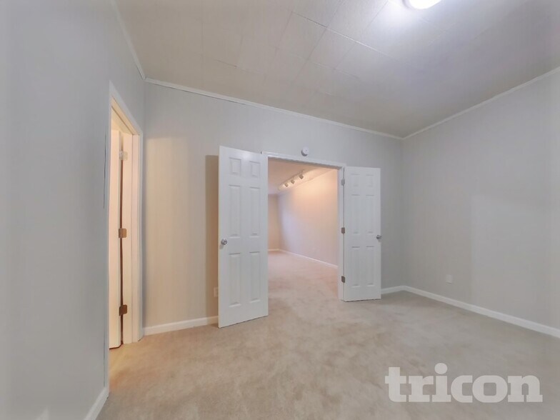 Building Photo - 2030 Township Dr