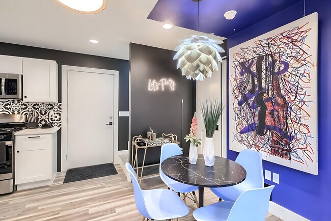 Building Photo - 1503 E 3rd St