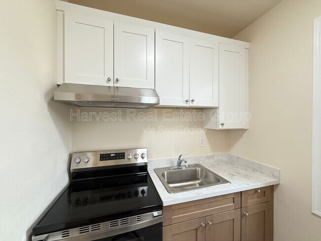 Building Photo - 715 Peralta St