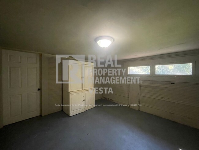 Building Photo - HALF OFF FIRST MONTH RENT - Historic Gem i...