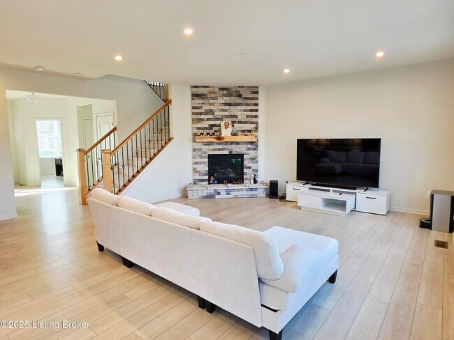 Building Photo - 17505 Shakes Creek Dr