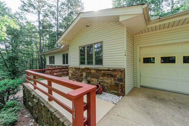 Building Photo - Up to a 2 year lease at this Beautiful 3 bed, 2 bath!!!!