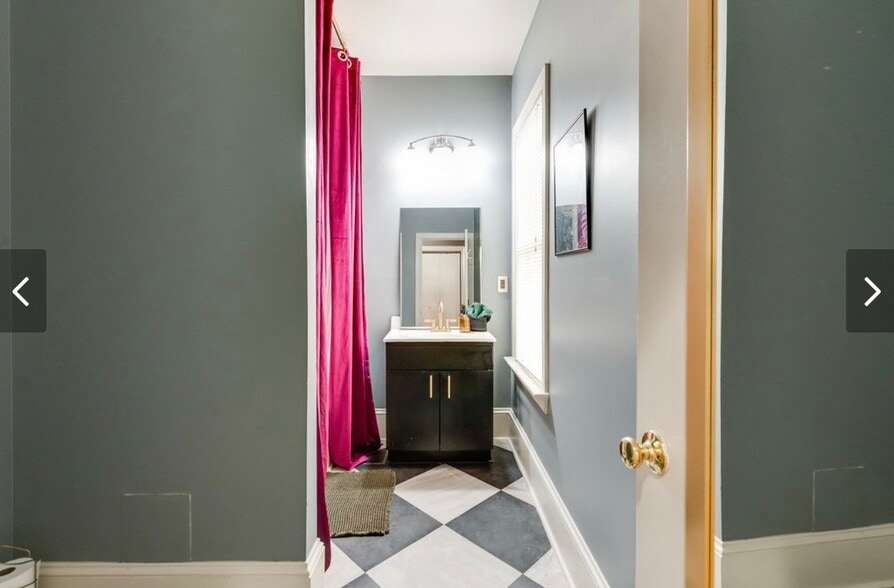 Building Photo - 1819 W Cary St