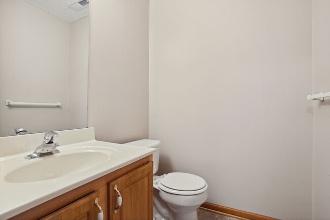 Building Photo - 2 Bedrooms,  1.5 Baths-Grain Valley