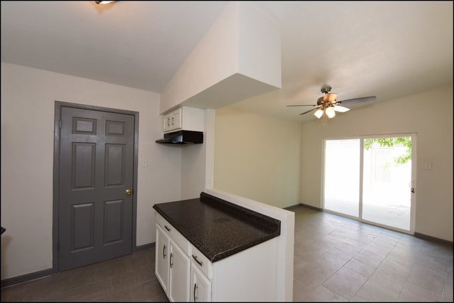 Building Photo - 10169 Dunbarton Dr