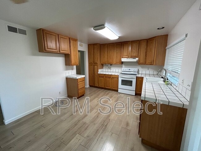 Building Photo - 855 Gaylene Ct