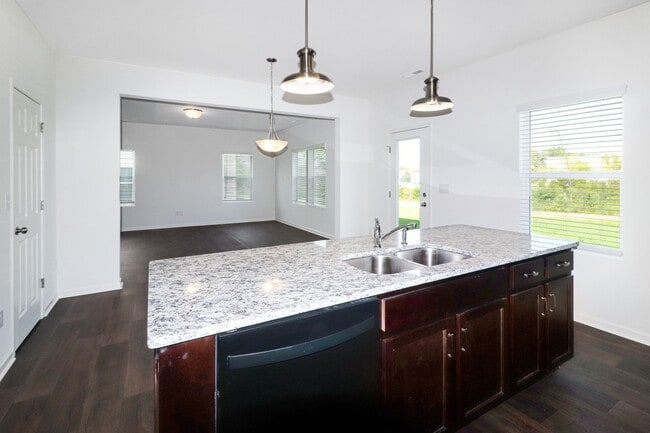 Building Photo - Spacious 4 bedroom in Belmont's Villages at Southfork!