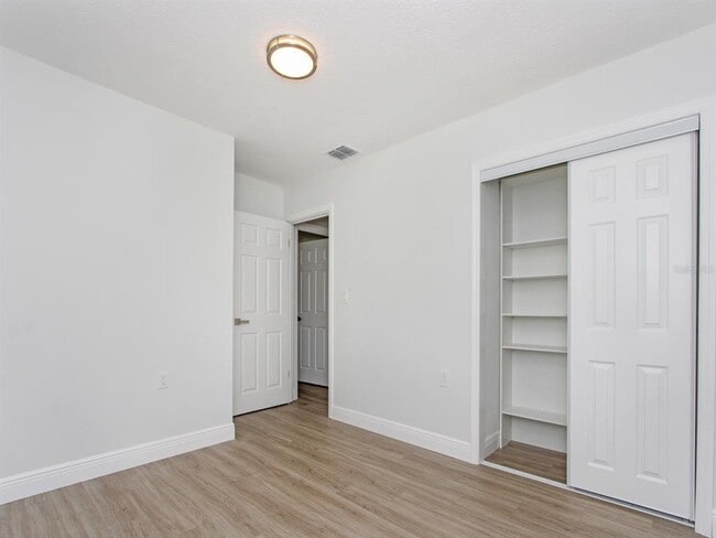 Building Photo - 2806 Bonneville Dr