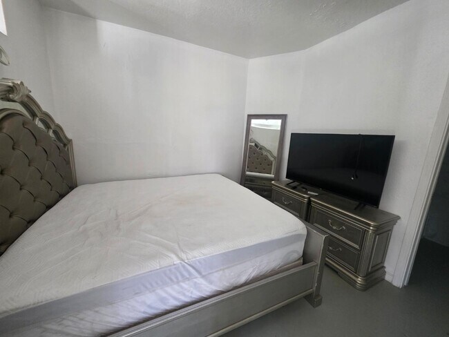 Building Photo - 13433 Topeka St