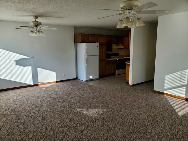 Building Photo - 2 bedroom duplex with 2 car attached garage!