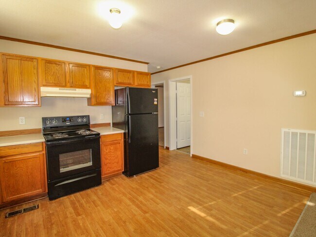 Building Photo - Beautiful 3 Bedroom Duplex in Convenient Pulaski Location