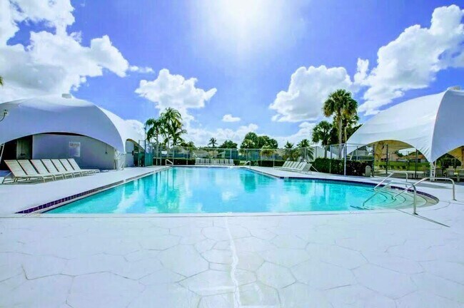 Building Photo - 9709 Sunny Isle Cir