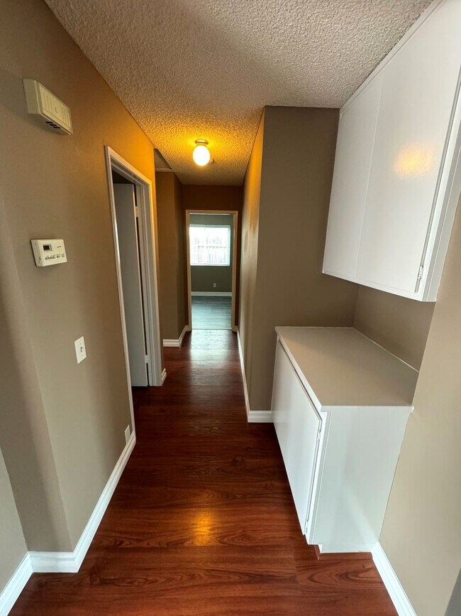 Building Photo - Quaint Home in Quiet East Ventura Neighborhood