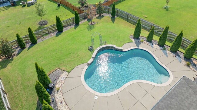 Building Photo - Beautiful Upscale Executive Home with Pool 4B/3Bth with 3,100 sqft