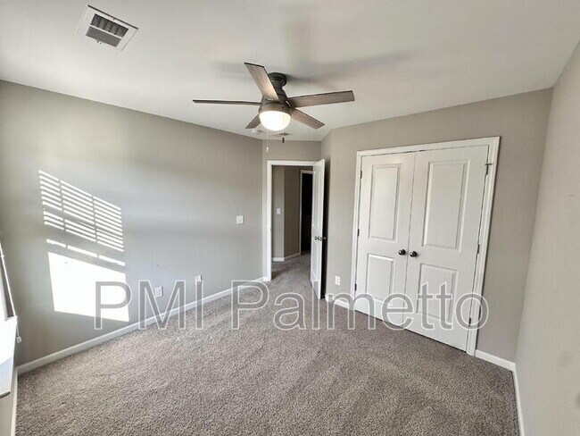Building Photo - 117 Weeping Oak Ln