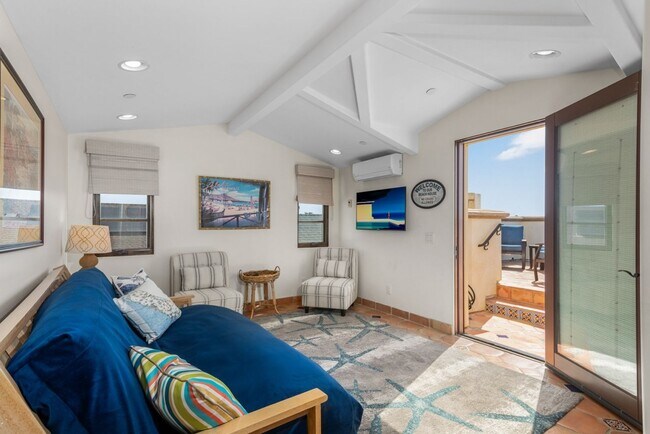 Building Photo - Newport Beach Balboa Peninsula Beach House with Rooftop Deck | Weekly & 30+ Night Stays