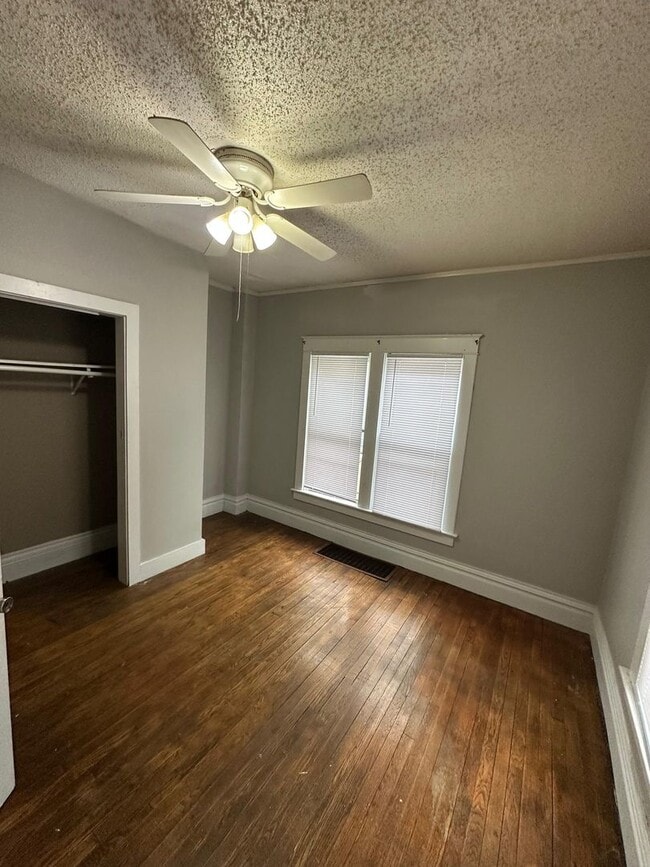 Building Photo - 3 bedroom 1 bath