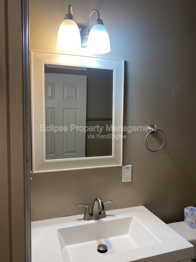 Building Photo - 502 Bell Ct