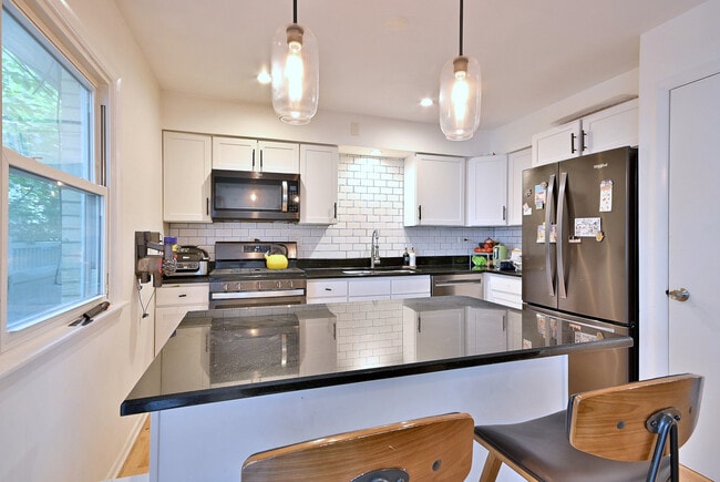 Building Photo - 7324 N Bell Ave