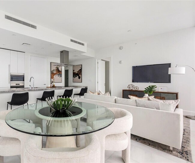 Building Photo - 777 NE 26th Ter