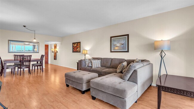 Building Photo - 3150 N Palm Aire Dr