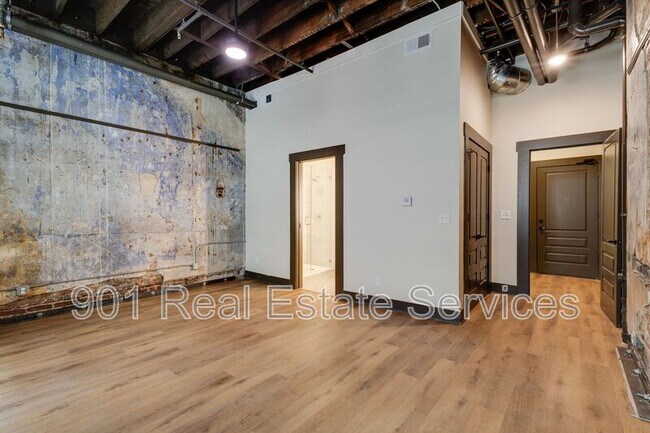 Building Photo - 124 Monroe Ave