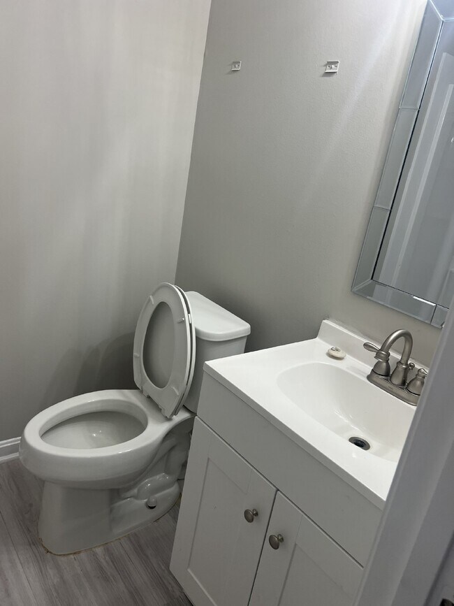 Building Photo - **MOVE-IN SPECIAL** $500 Off of 1st Month's Rent  Charming 3-Bed, 2-Bath Home in Prime Spotsylvan...