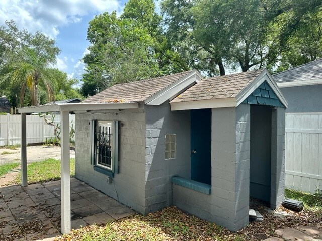 Building Photo - 106 E Hanna Ave
