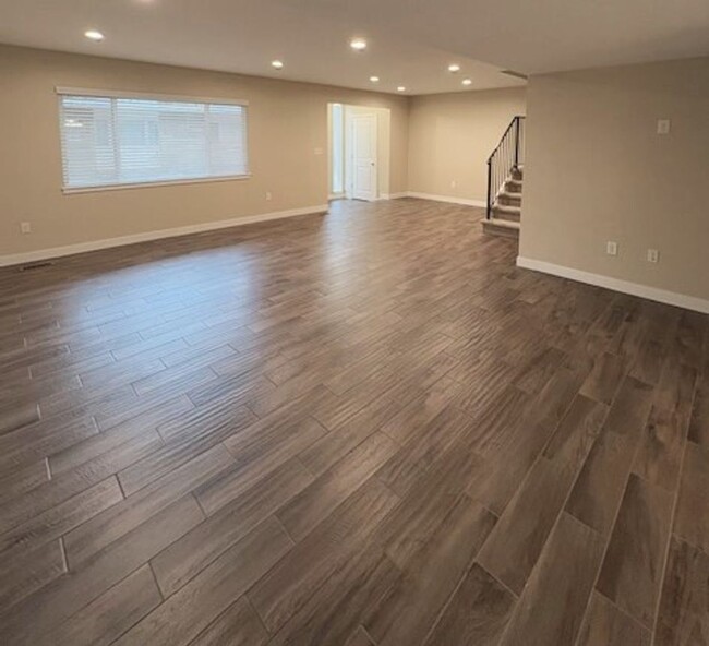 Primary Photo - 4 Bedroom Townhome at Three Fountains in M...