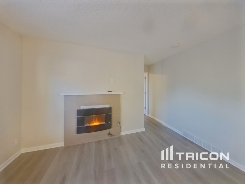 Building Photo - 5014 Bradley Cir