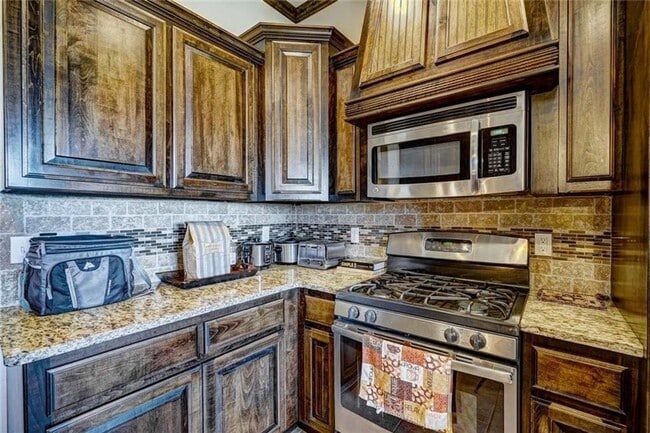 Building Photo - St James Park Home in Norman - Community Pool!  Available in April!