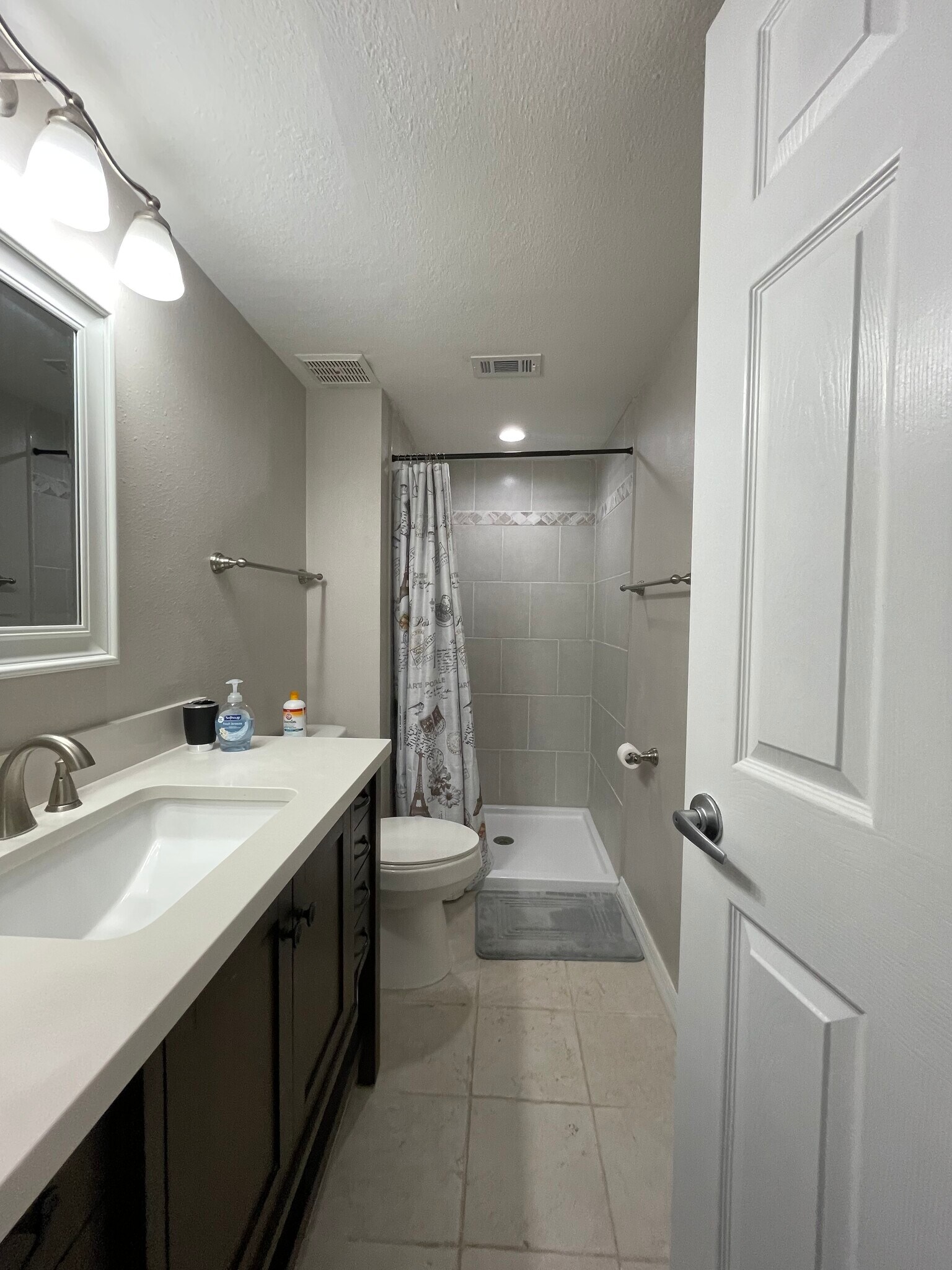 Washroom Master Bedroom - 214 Meadow Ln