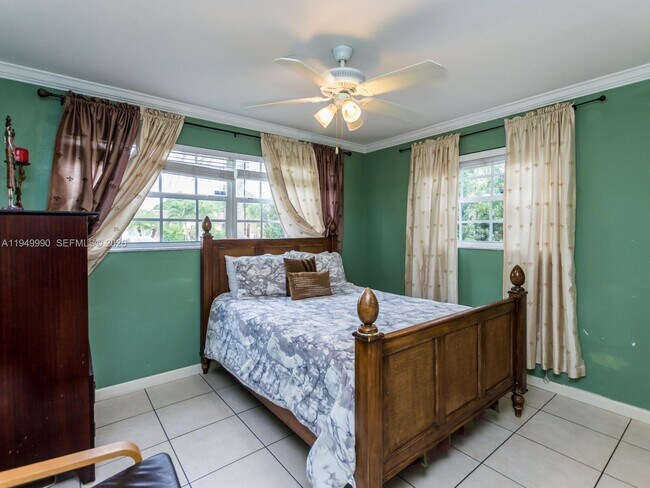 Building Photo - 5524 Garfield St