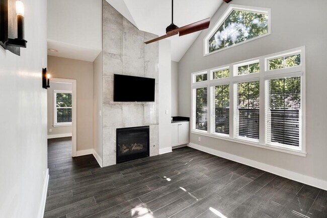 Building Photo - 240 Renaissance Pkwy NE