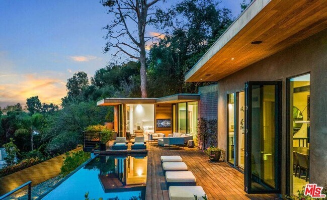 Building Photo - 727 N Beverly Glen Blvd