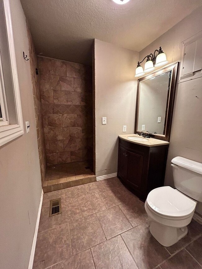 Building Photo - unique home with beautiful scenery