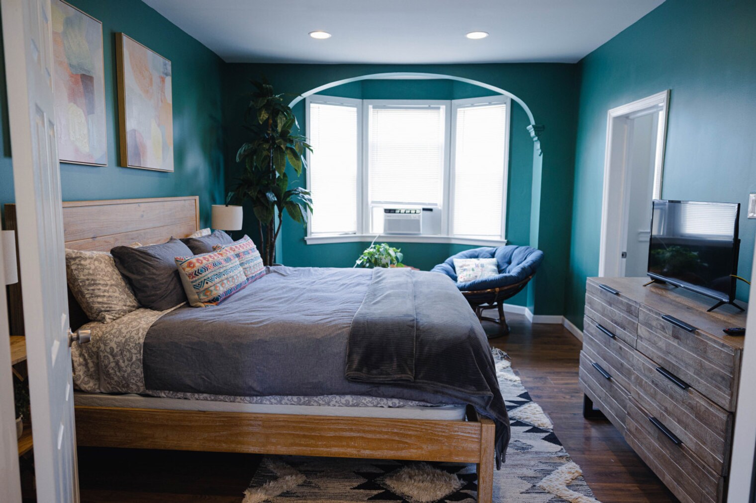 Building Photo - 37 W 50th St