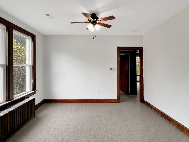 Building Photo - 2806 Hawthorne Ave