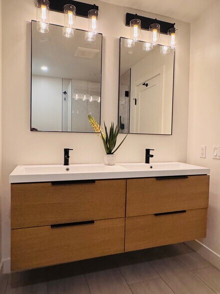 Master Bathroom - 125 Darlington Ln