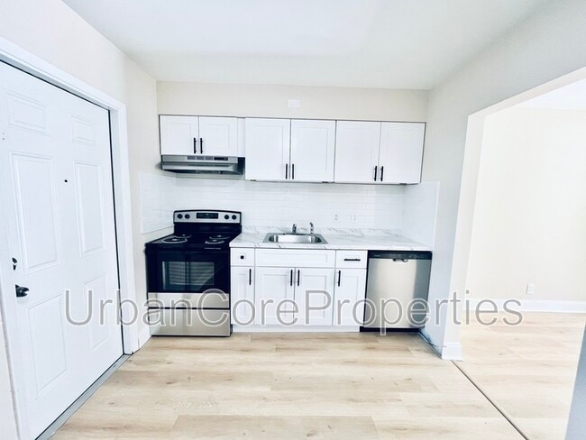 Building Photo - 105 7th Ave N