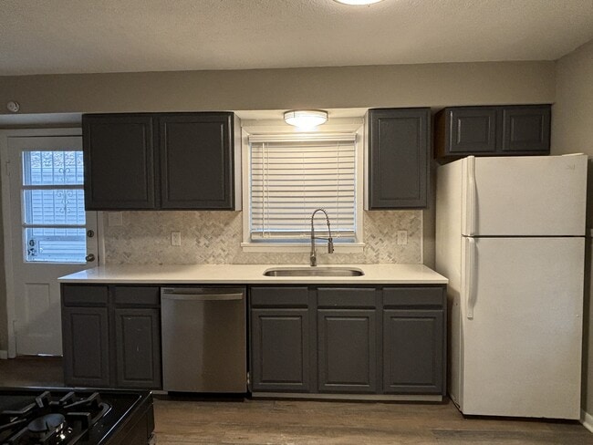 Building Photo - 4414 Kingsley Dr