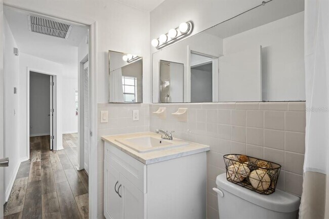 Building Photo - 6634 Hickorywood Ln