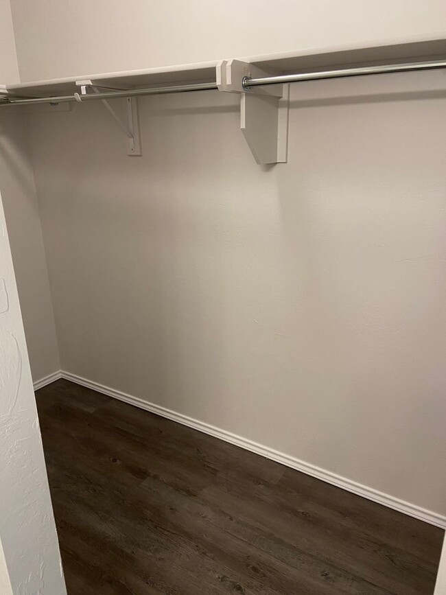 Building Photo - *Pre-leasing* Three Bedroom | Two Bath Dup...